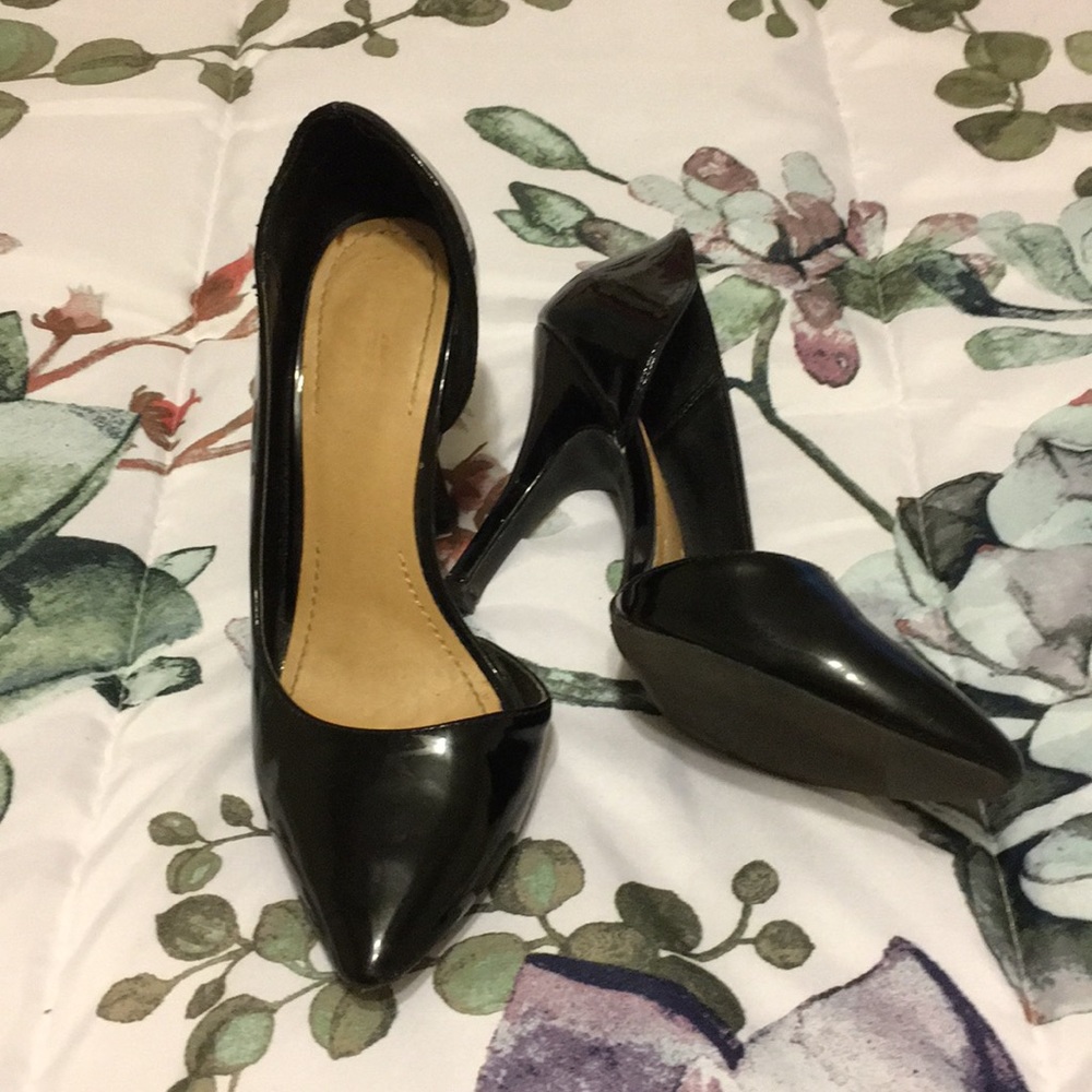 Black patent leather shoes, Size 6